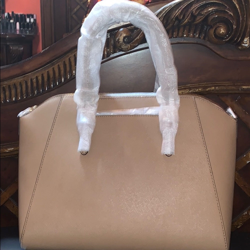 SOLD!!!! Authentic Michael Kors satchel - Picture 3 of 4